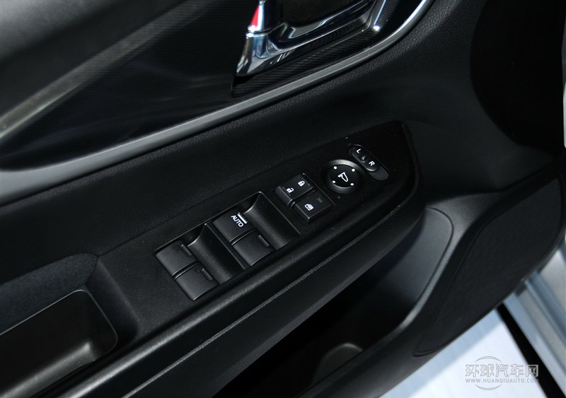2013款 1.8L 自动豪华版